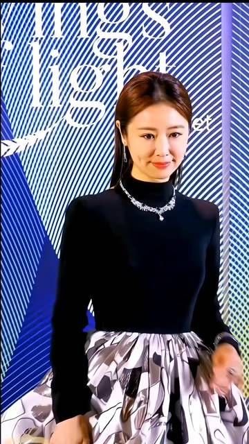 当年出演《还珠格格》时,深情地拥抱着 和 那一刻他们的心情真是激动万分!