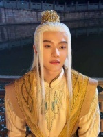 天空中传来震耳欲聋的轰鸣！莫莫宝贝璀璨现身！