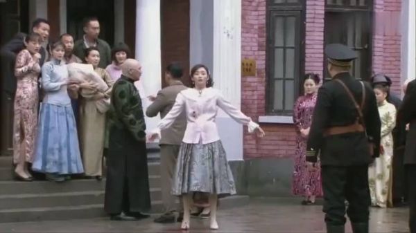 夫人挡枪直接死亡，竟让老公当场开膛破肚，取出腹中胎儿，是个狠人！
