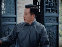 在一次表演中，张海沫因为女性身份在弹词表演上遇到了困扰…