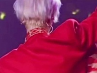 大鹿鹿我这般优秀啊，痛到咧嘴却因听到芦苇们的尖叫而展露笑颜