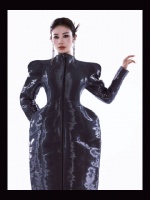 正式出道，同步发布ep「RED&BLUE(红与蓝)」，新歌风格前卫大胆…