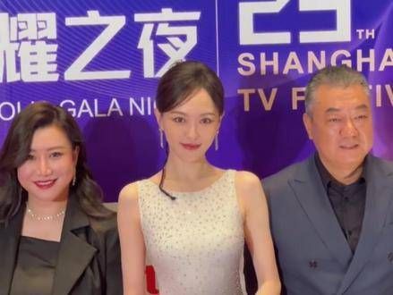今夜让我们期待胡歌再度荣获白玉兰最佳男主角奖,加冕视帝
