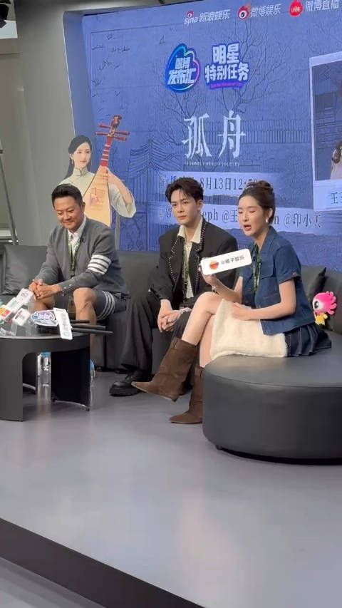 扫楼直播现场认证@曾舜晞Joseph 民国风帅哥，并爆料在拍摄期间有为其拍照…