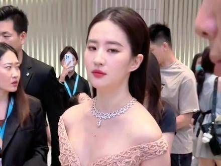 近距离观赏刘亦菲,真是美得让人窒息