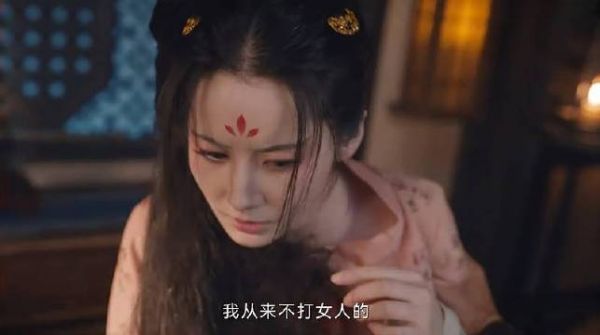 美女雇凶杀人,黑老大却盯上她,撕烂衣服尝了滋味