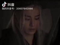 造型带来的反差感令人眼前一亮，正如“沉舟侧畔千帆过”，爱上他的那一刻起