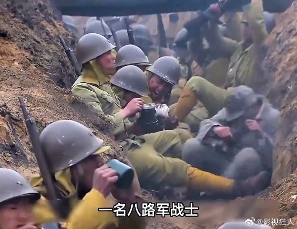 八路军战士走错路,不小心跳进了鬼子的战壕,却因此立下大功