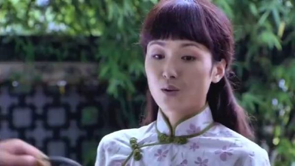 特务伪装成清洁工,一个细节暴露自己,幸好姑娘反应够快