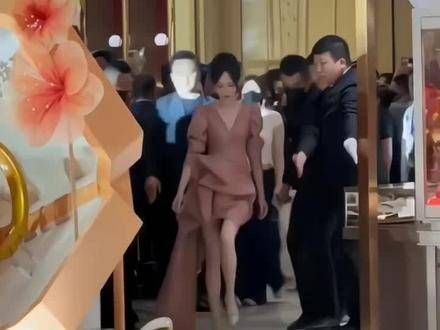 与 罗晋 婚后多年,两人情感依旧甜蜜如初,你们喜爱这对夫妇吗?