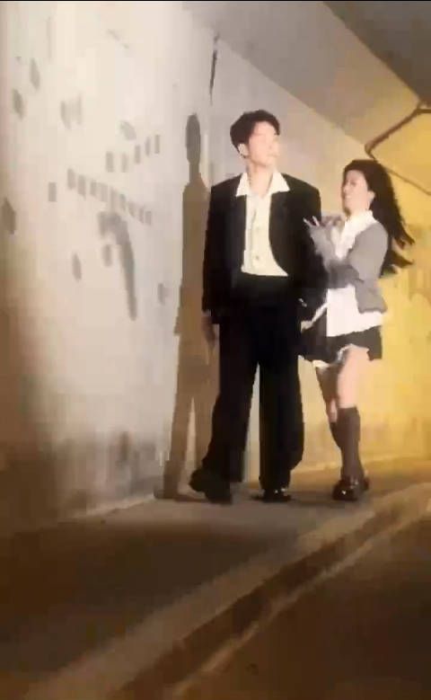 白鹿曾舜晞双人营业视频,帅哥美女的搭配真是太养眼了,期待《临江仙》…
