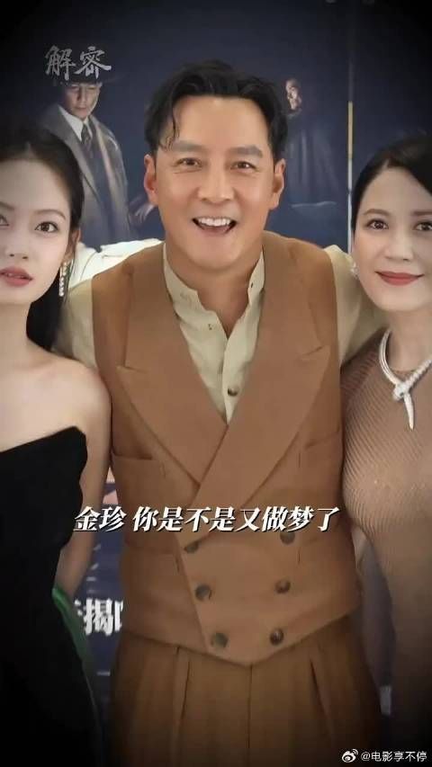 拍全家福,一家四口要整整齐齐