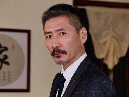 黑暗赐予我冰冷的面容,狩猎那些在光明中作恶的对手. 燕双鹰