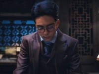 谁能体会顾易中整理领带时的那份氛围 在这一刻尽数展现