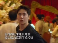 对母亲深爱不已的儿子百看不厌 本可尽情挥洒才华与个性的母亲…