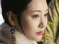 紫衣婉婉，尽展高贵气质