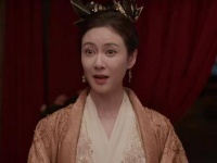 范闲邀请柳姨娘坐上主母之位接受小夫妻的大礼敬意，在心里已将她视为至亲