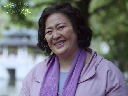 有了妈妈的陪伴,女儿获得了重新启程的勇气