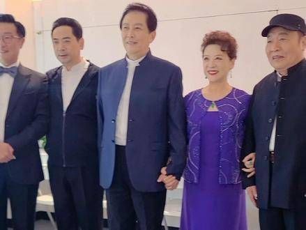 老友相聚聊不尽,每一次相遇皆因缘深 以服务民众为己任,德才兼备美名远扬
