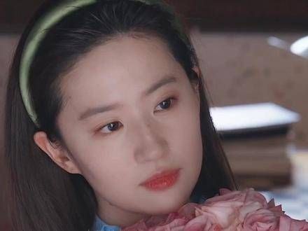 浪漫无需特定节日加持,它就蕴藏在我们相恋的每一刻