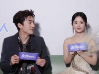 在《烦人的行云》里， 笑声连连 ，的新作 引人入胜，的组合真是 的完美演绎