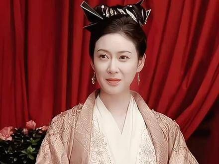 在大婚之日让柳姨娘坐上主位,这表明范闲从内心深处真正接受了她
