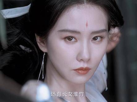 在秦兰的指导下,东方月初了解了关于大姨淮竹的所有往事…