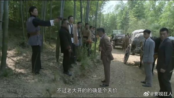 傻小子半路碰见土匪抢劫,哪料刚一出手,土匪就怂了