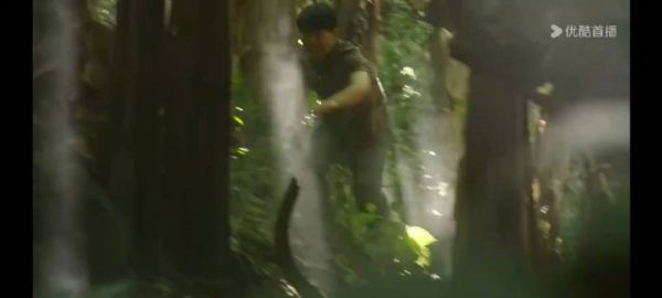 点击就看《边水往事》“小豹子”兰波超绝反差感瞬间！
