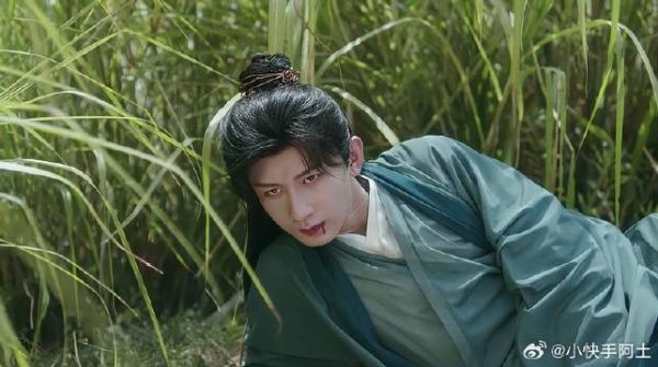 李莲花重伤倒地，眼看要惨死药魔手中，下秒石水霸气救场