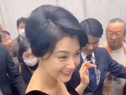 曾让郭富城几乎忘却一切的美人,如今虽已50岁,风采依旧,魅力不减当年…