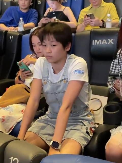 全红婵惊喜现身电影刺猬首映礼,王俊凯收获最大牌小迷妹 热门视频尕哥说事