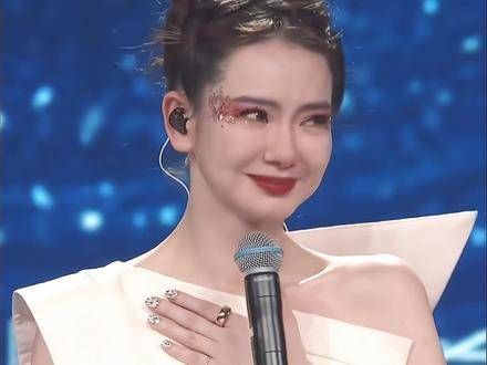 因为她待人真诚,所以始终拥有幸福
