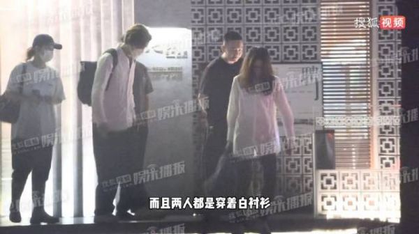 钟汉良现身与好友聚餐,随后与一女子同回酒店,疑似是妻子谢易桦