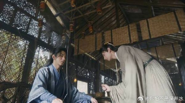 李莲花帮笛飞声逼修罗草,趁机偷偷溜走,结果尴尬了