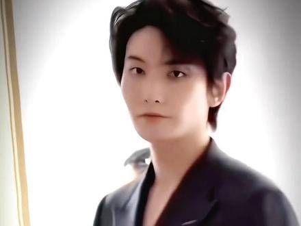 好像瞥见了书中走出来的霸总…