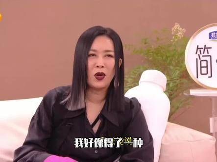 笑看我们的英子多才多艺,不仅参赛献唱,还兼任起中文老师的职责…