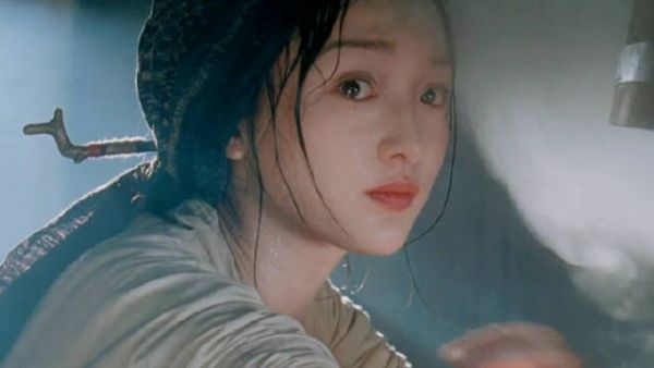 岁月从不败美人,周迅身上真的有种独特的韵味,有处变不惊的气质…