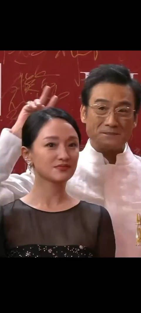 你们相信吗?这是周迅的50岁状态,自信,优雅,眼里有光,完全活出了自己!