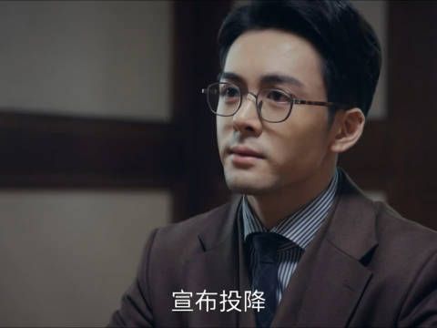 顾易中升职为局长,劝近藤投降,近藤答应了,李先生被近藤下毒毒死…