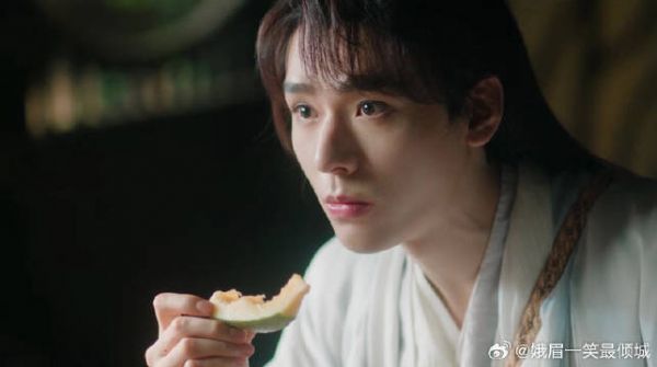 人妖殊途,人族公主却爱上妖族侍卫,东方月初傻眼了
