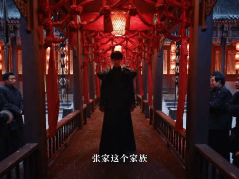 “所有人都在欢喜,只有他走向了孤独”