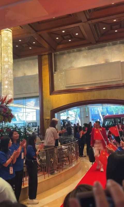 是高清大头呀!香港人话,哇,真係靚仔噶!王楚钦 帅的很突出