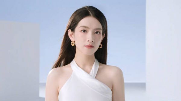 陈昊宇最新短片释出,身着白色挂脖长裙优雅精致,气质满分!