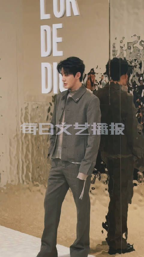 小文遇到邓为,一扭头就bye了~我送你离开,千里之外……邓为 倾城之金邓为
