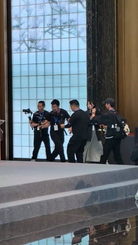 郭晶晶出镜毫无包袱,但是真的有气场