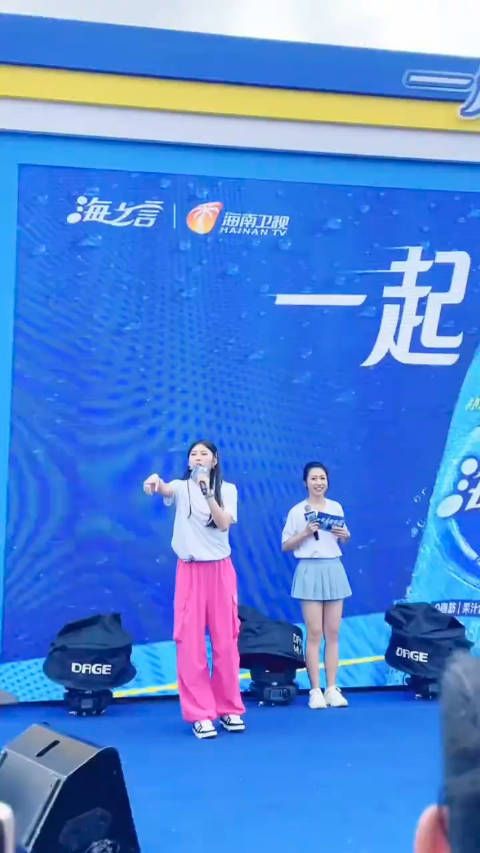 妮神现身海口参加商业活动,一如既往地受欢迎,人气堪比奥运冠军!吴艳妮
