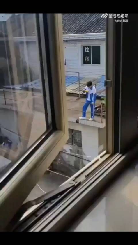 yy杨洋凡人修仙传 夏日的光,在柔软的云朵下翻飞,折出朦胧的光…