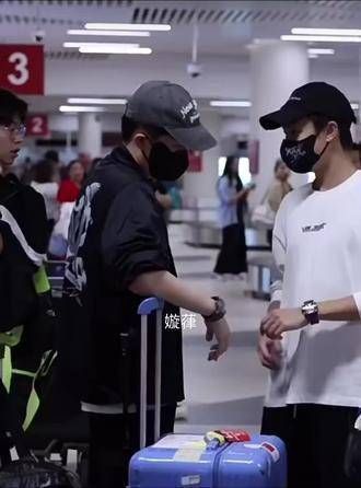 拖把兄弟始终引领潮流风尚,机场照让人超想见他们
