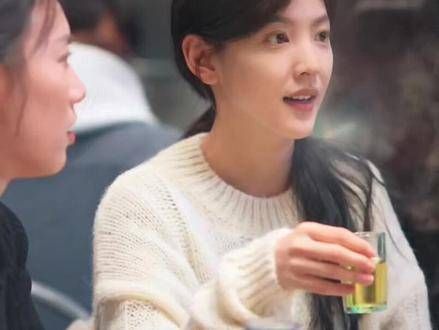 “成人的世界里,夜幕降临可以放纵感伤,曙光初现便需全力以赴”